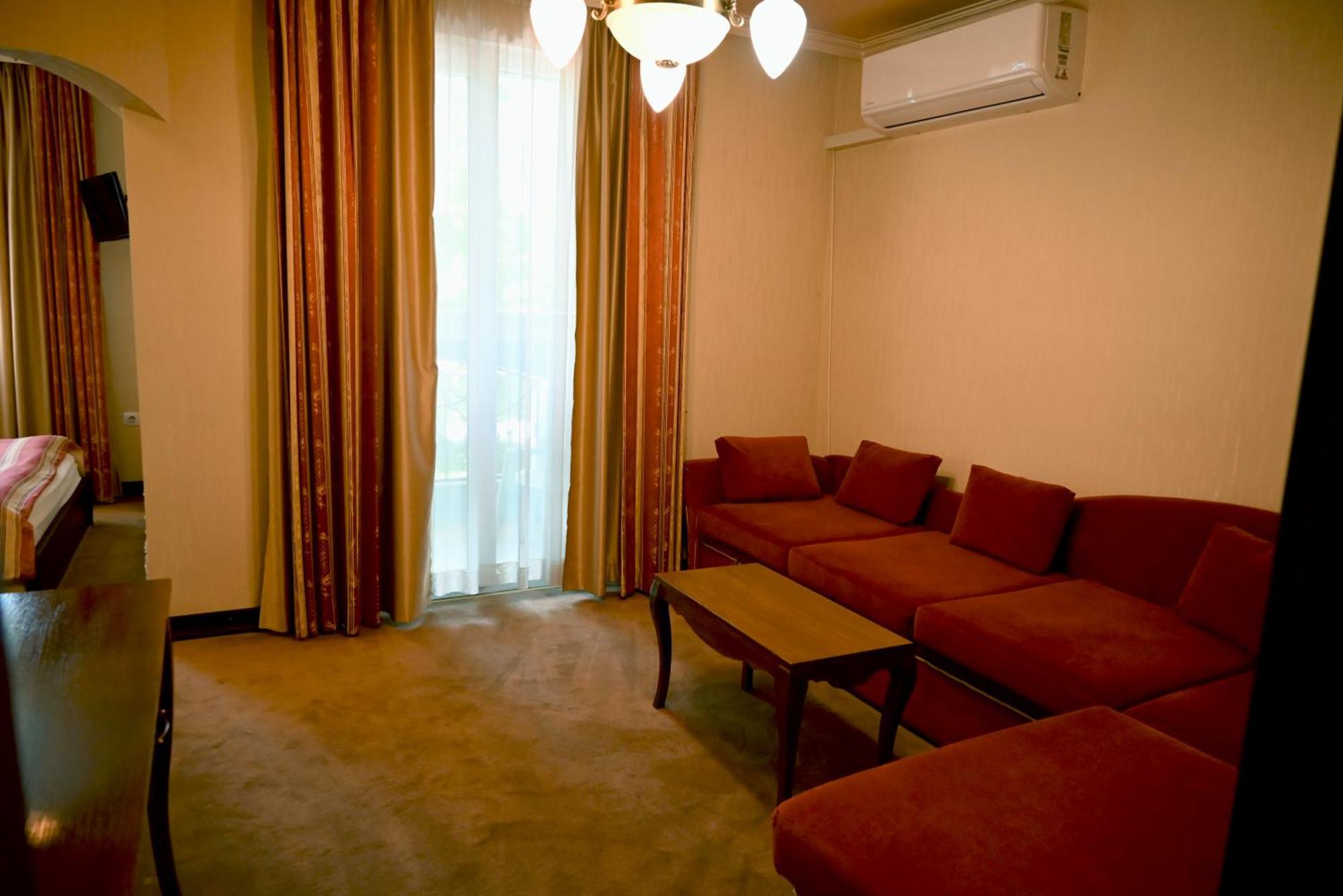 Family Hotel Lazur Кюстендил Экстерьер фото