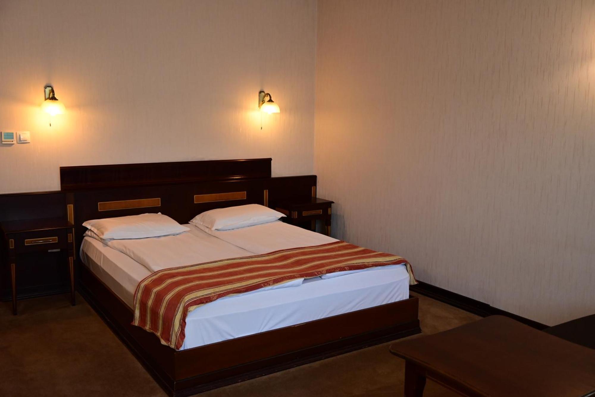 Family Hotel Lazur Кюстендил Экстерьер фото