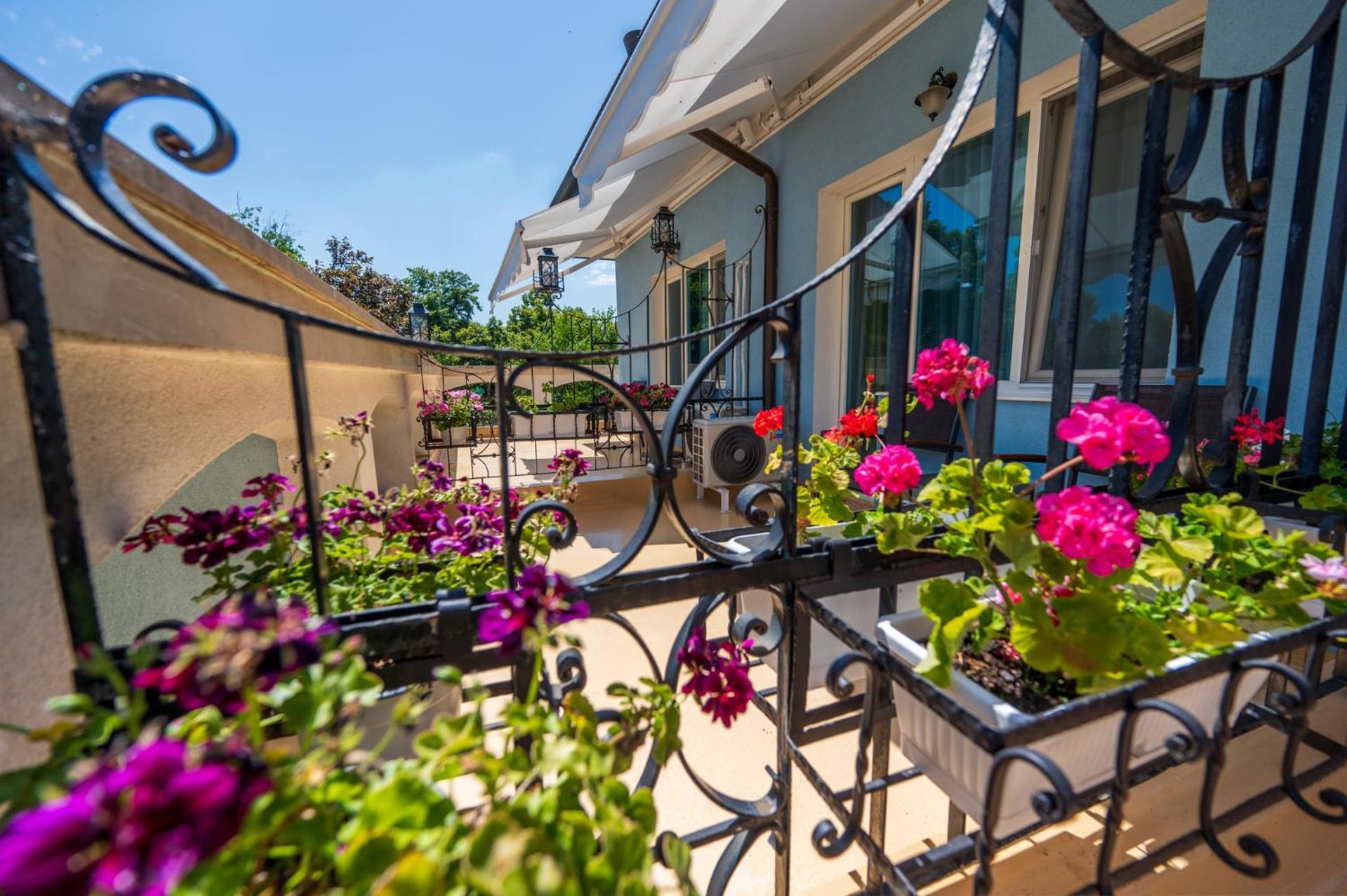 Family Hotel Lazur Кюстендил Экстерьер фото
